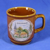 Tasse mit Dekor 9680